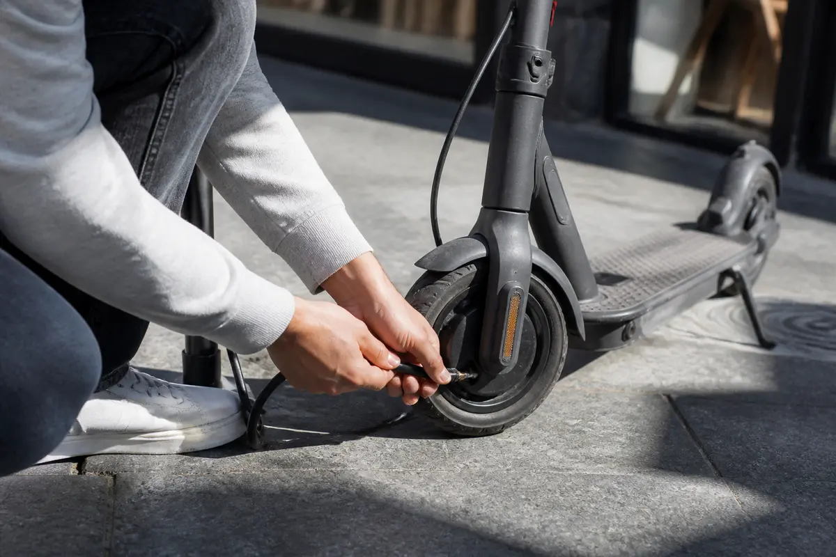 Gonfler les pneus de trottinette : Quelle pression idéale ?